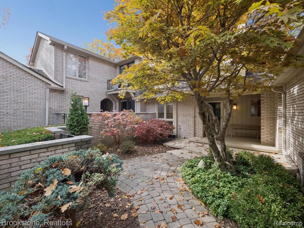 1289 Greenglen Court