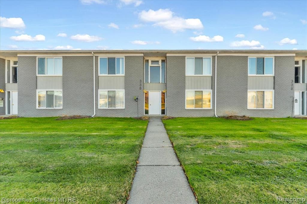 328 E Elmwood Avenue