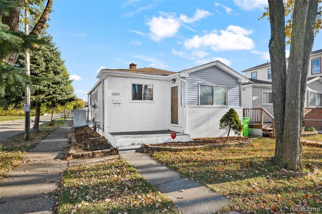 1257 Applewood Avenue