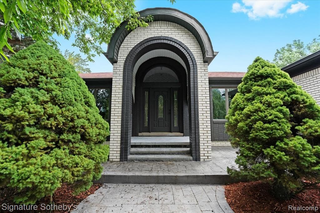 40526 Woodside Drive