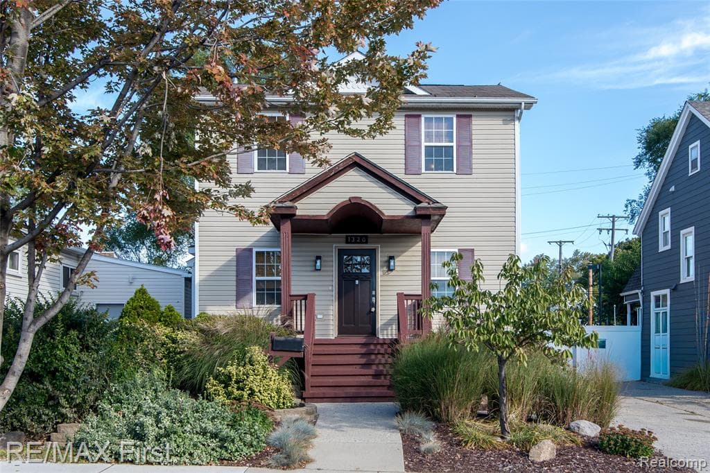 1320 Hartrick Avenue