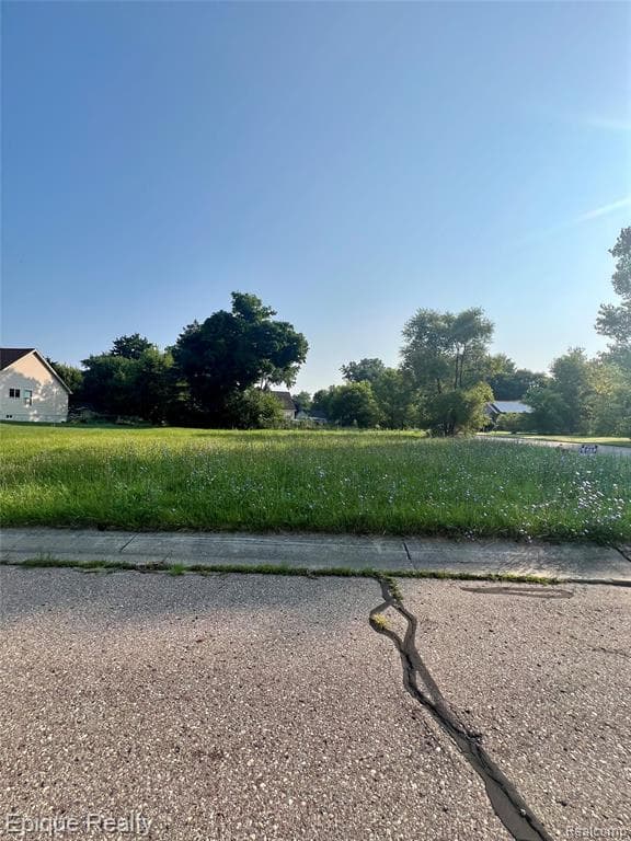 1 Whisper Ridge Court