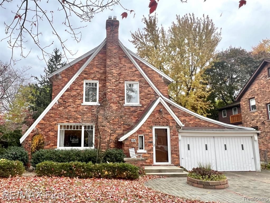 815 W Oakridge Street