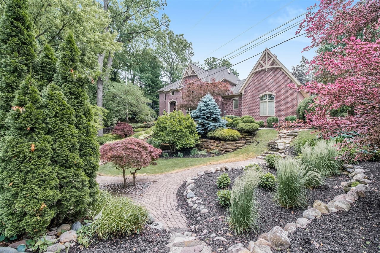 143 Waupakisco Beach