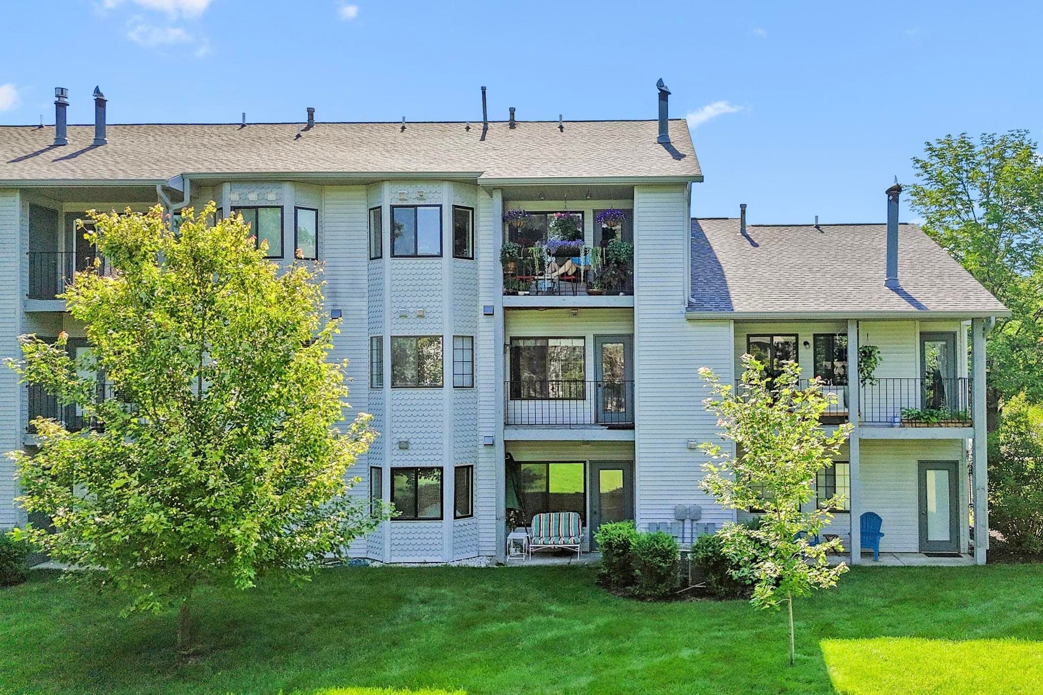 621 Riverine Drive 202