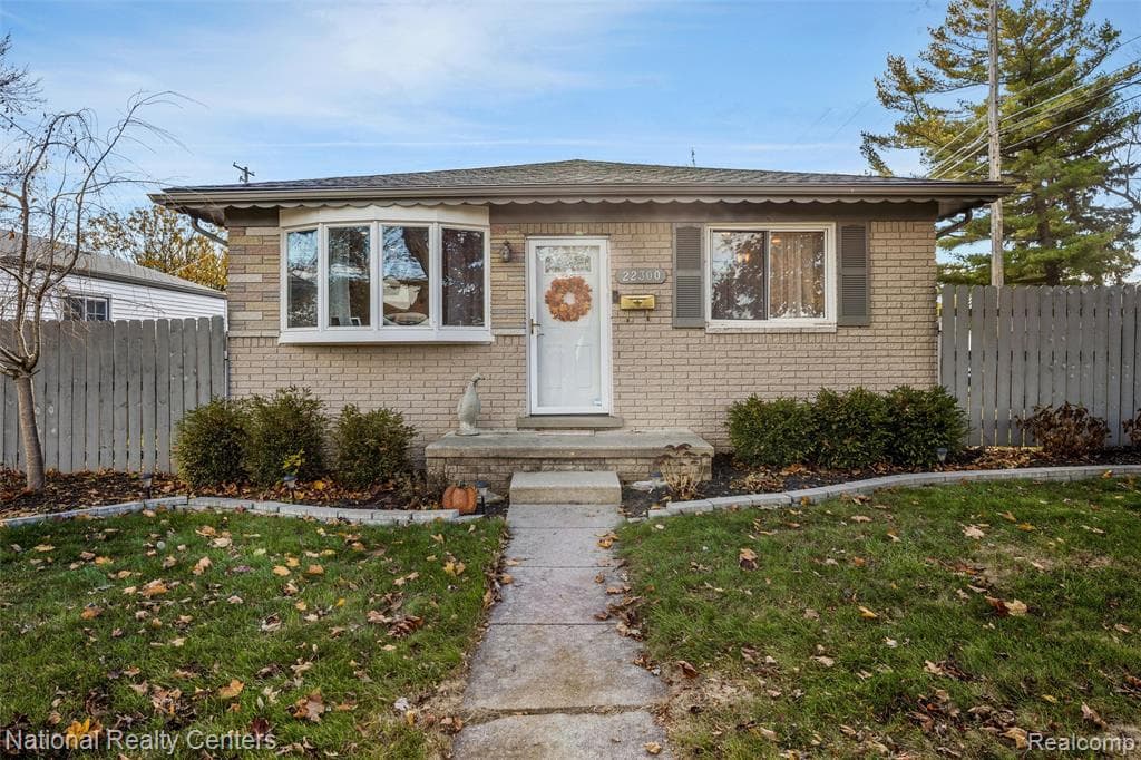 22300 Grove Pointe Street