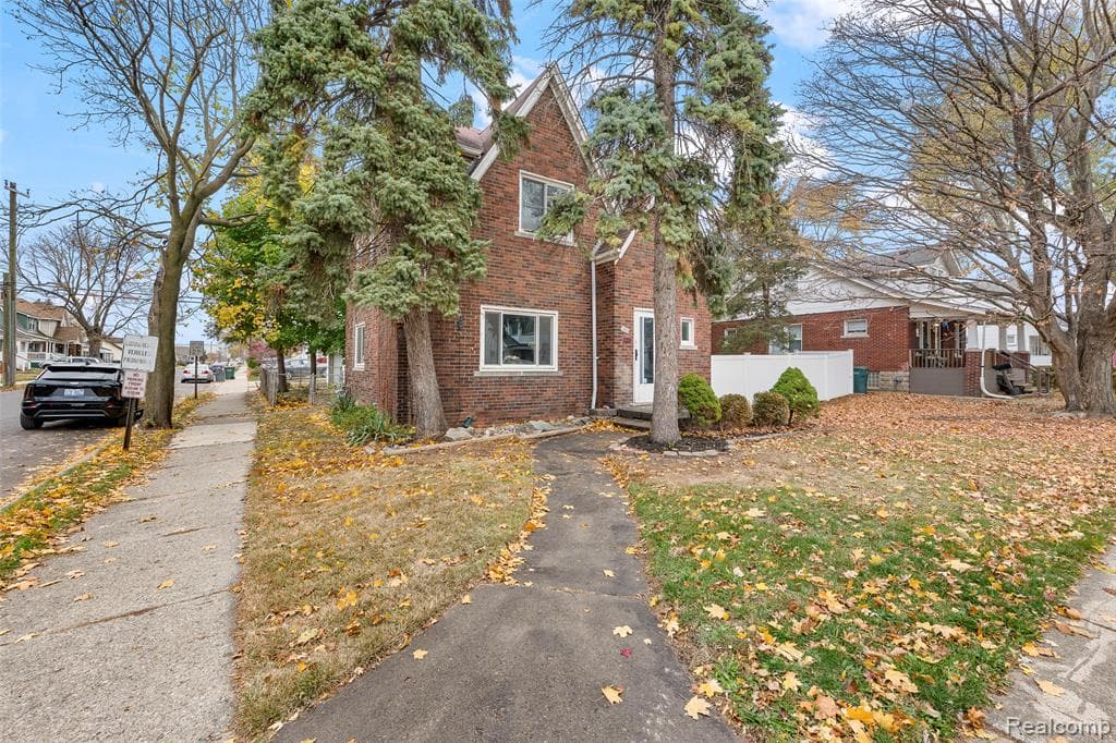 1332 Fort Park Boulevard