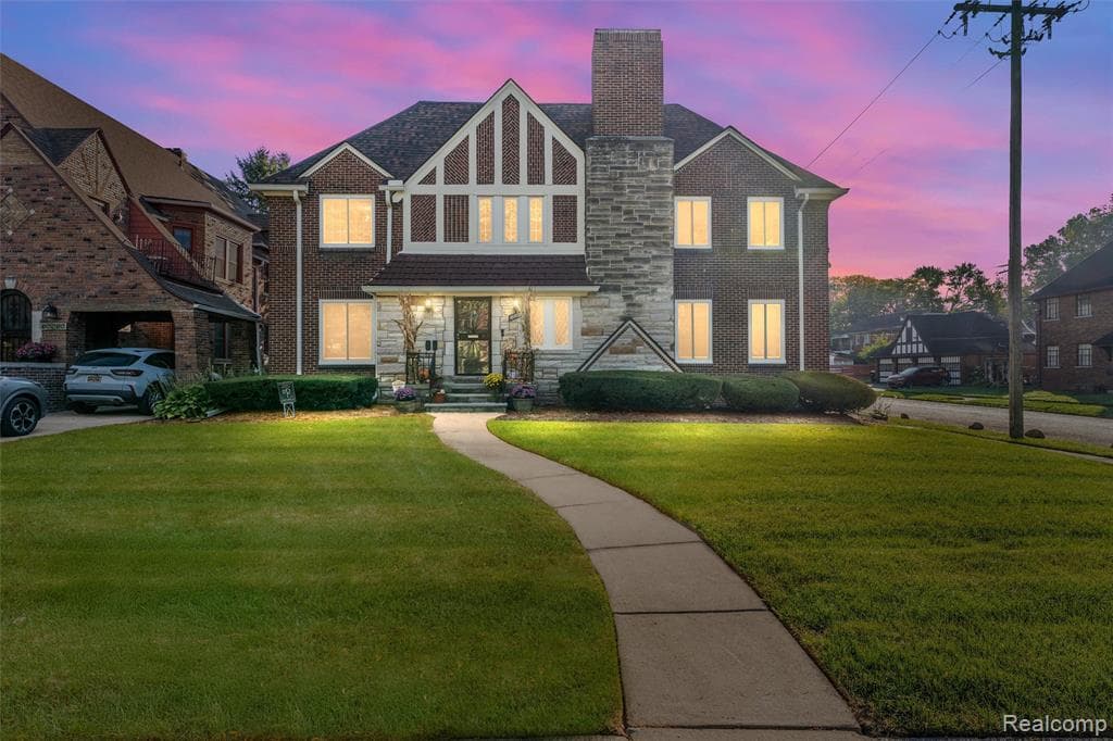 16806 LaSalle (Upper Unit)