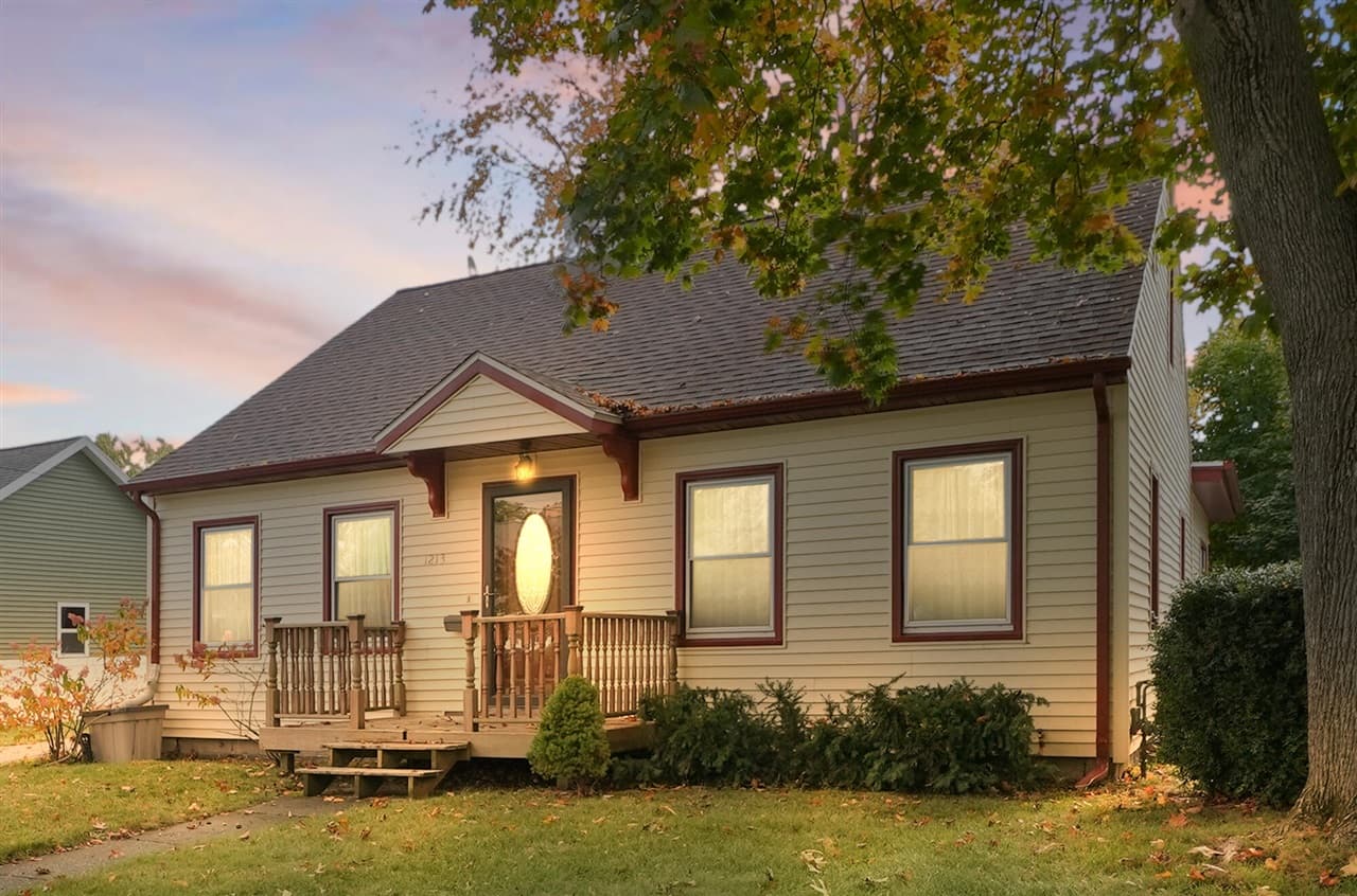 1213 Moulton Avenue