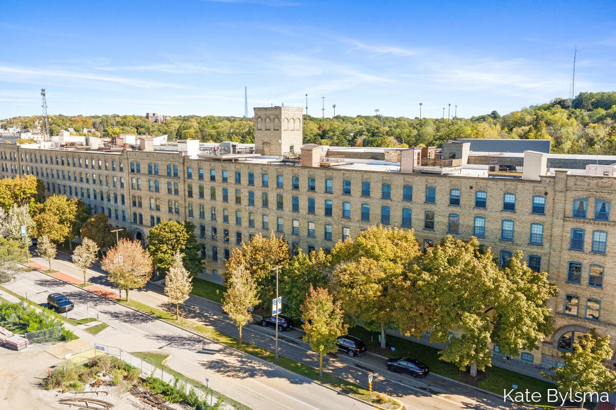 940 Monroe Avenue 418