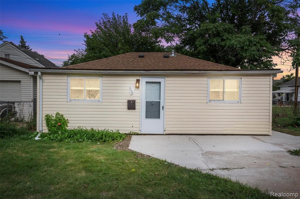 1672 Lafayette Boulevard