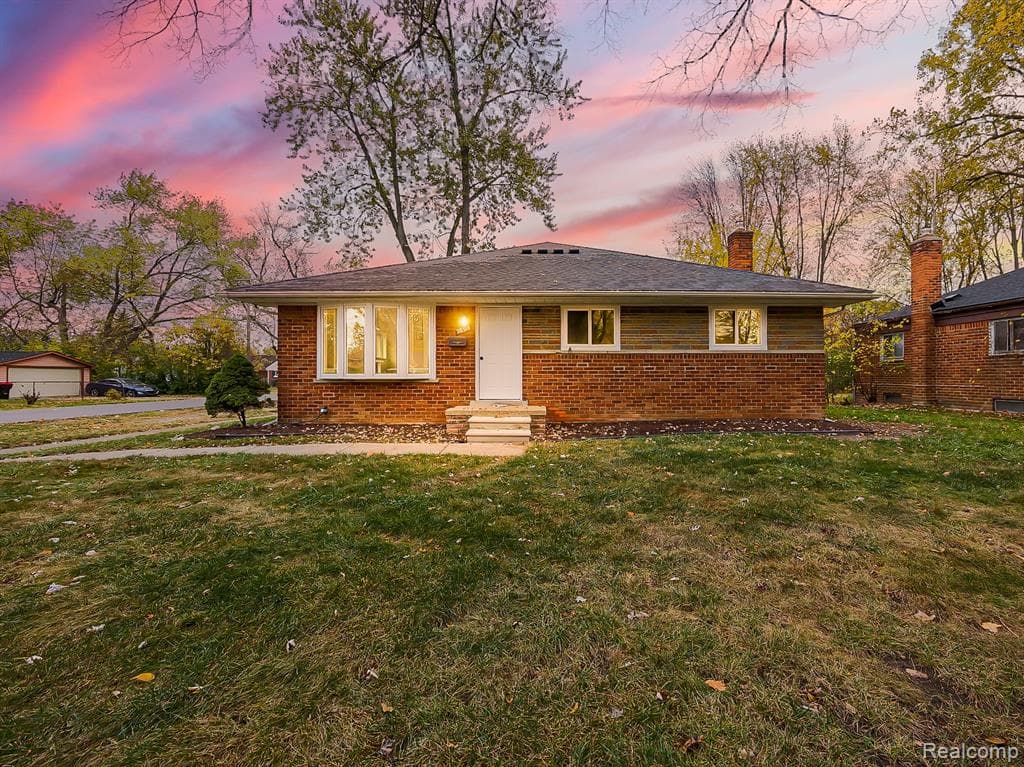 28316 Sutherland Street