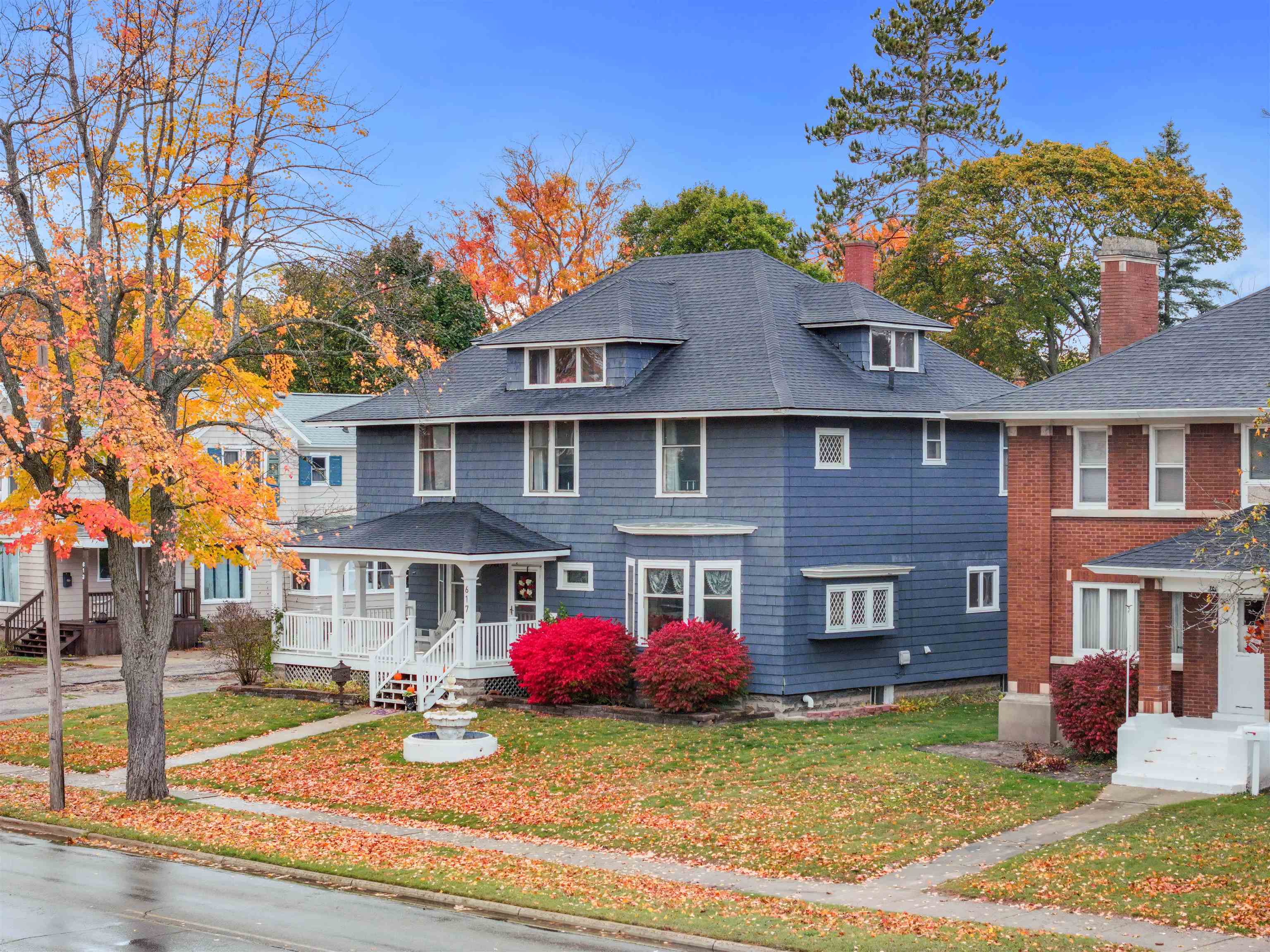 617 E Division Street