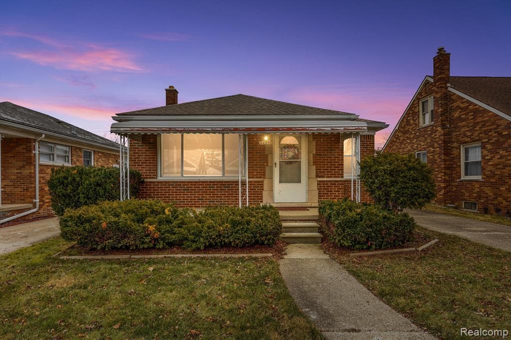 22780 COURTLAND Avenue