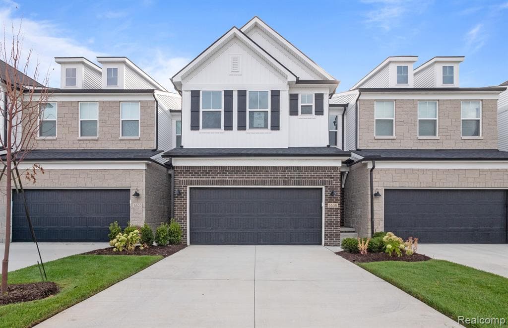 5586 E Spaniel Drive