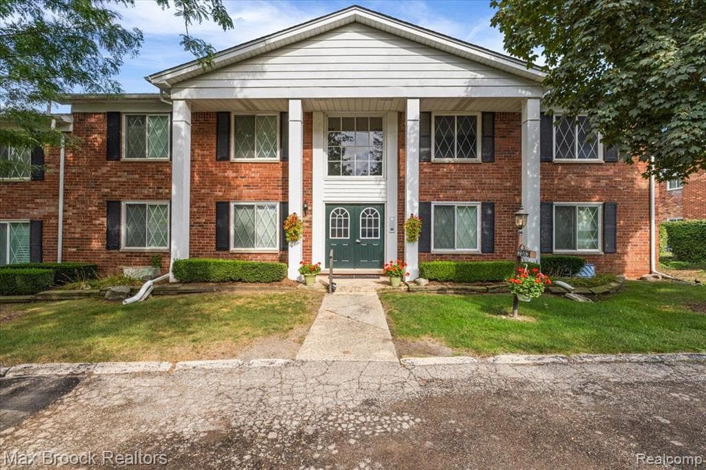 2383 Mulberry Square 72