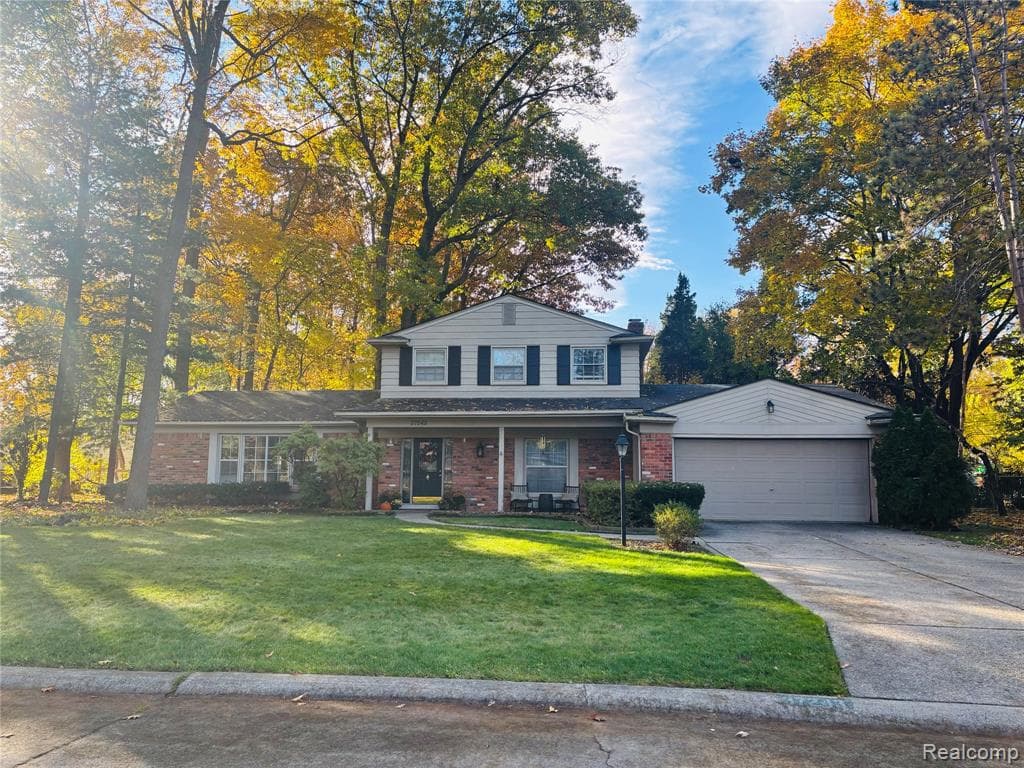 37243 Maple Leaf Court