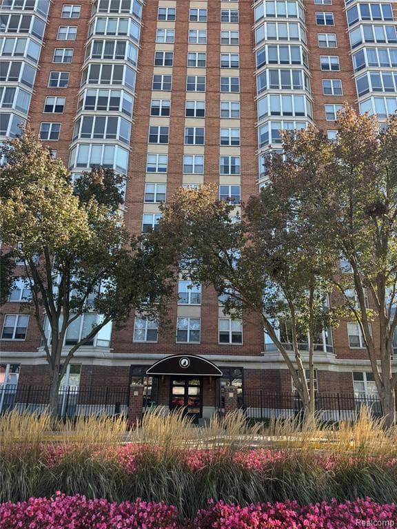 250 E Harbortown Drive 905