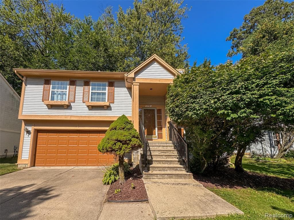 870 Huntclub Boulevard