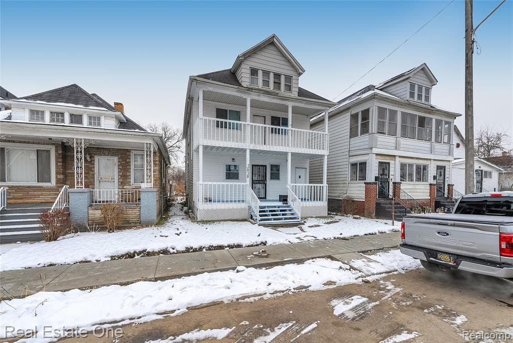 2438 Burnside Street