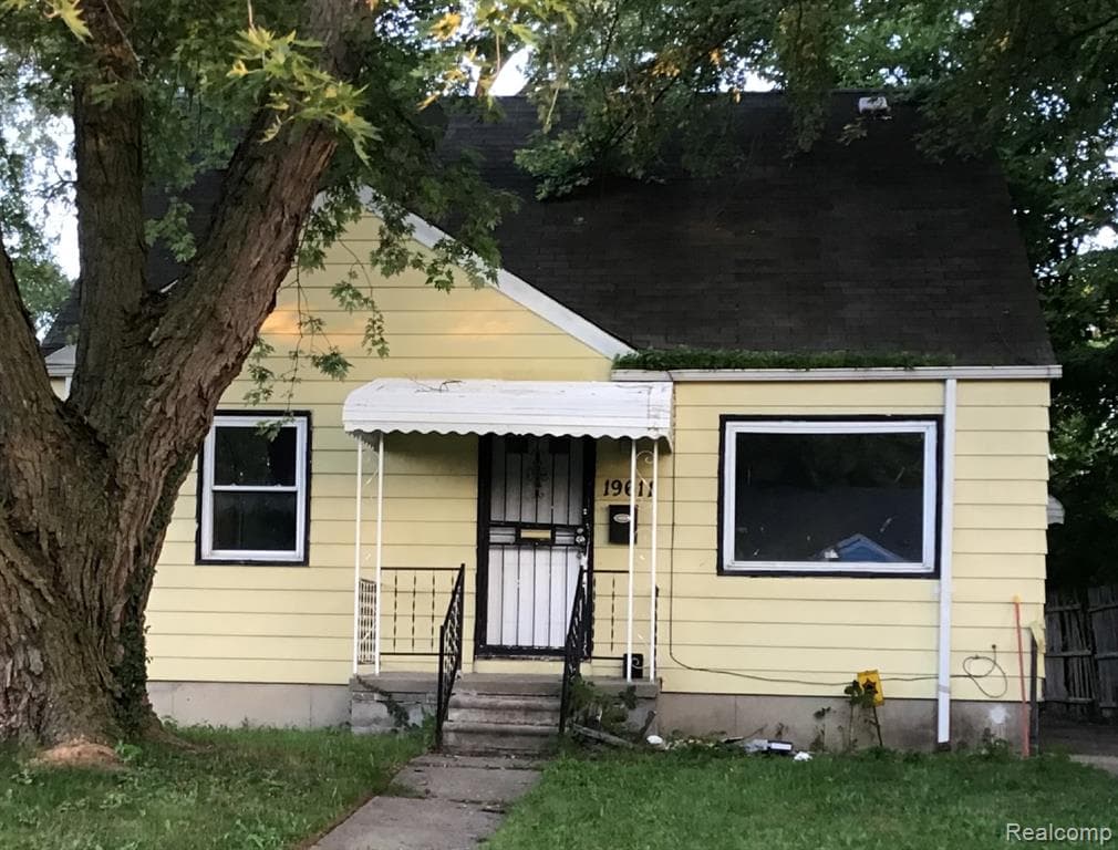 19611 W CHICAGO Street