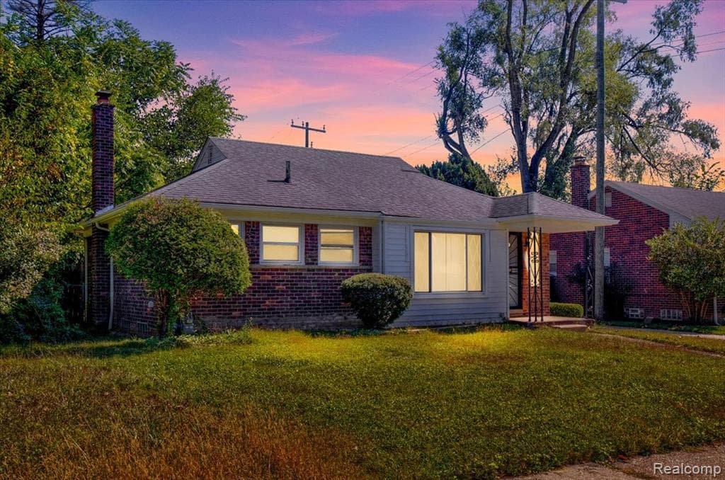 17700 Plainview Avenue