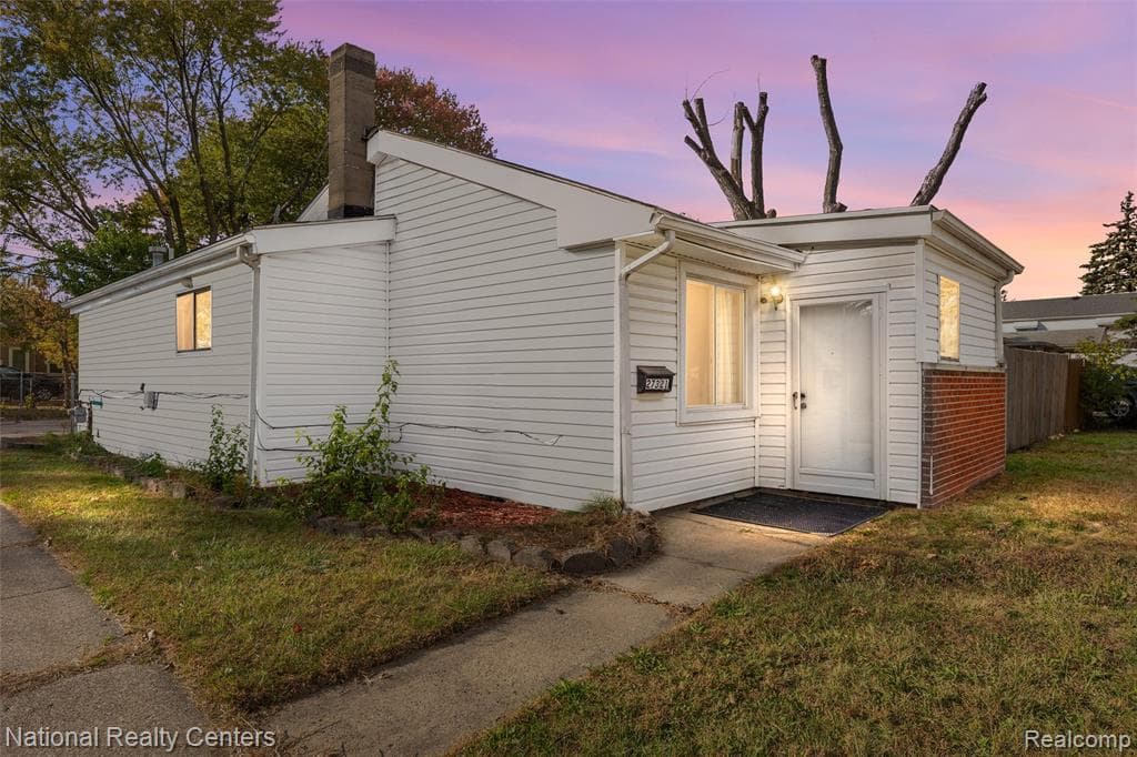 27321 Baldwin Avenue