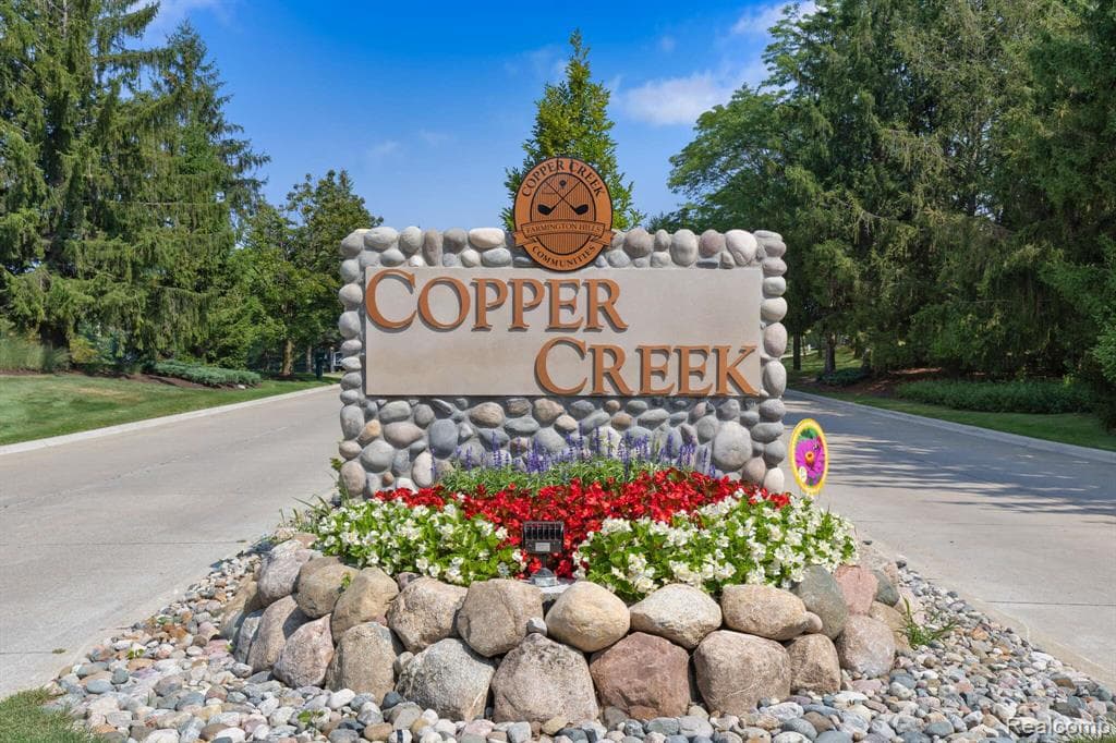 28006 Golf Pointe Boulevard