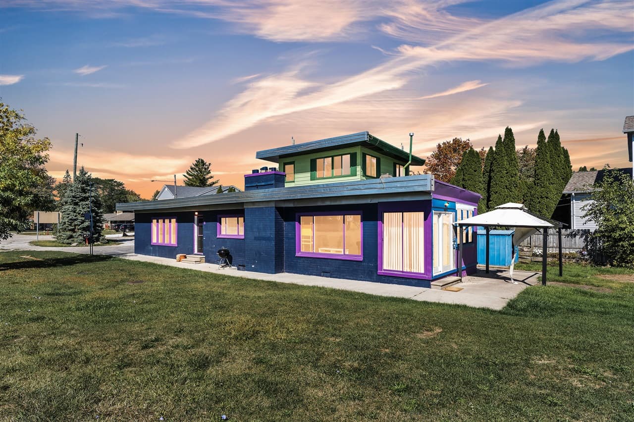 37252 Jefferson Avenue