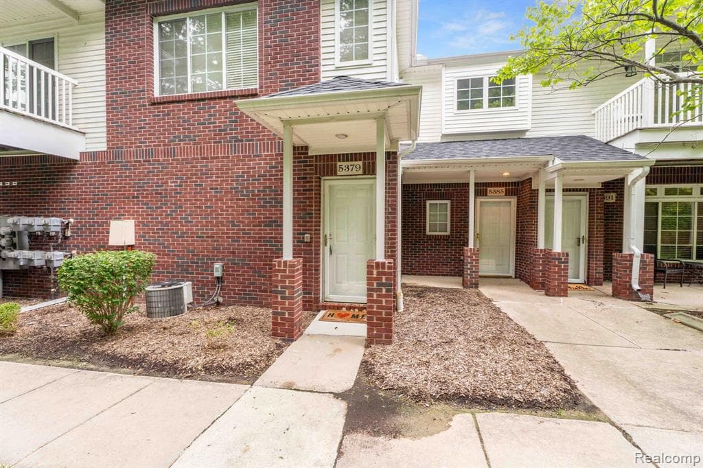 5379 Twin Oaks Drive