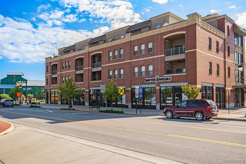 134 N LEROY ST UNIT 306