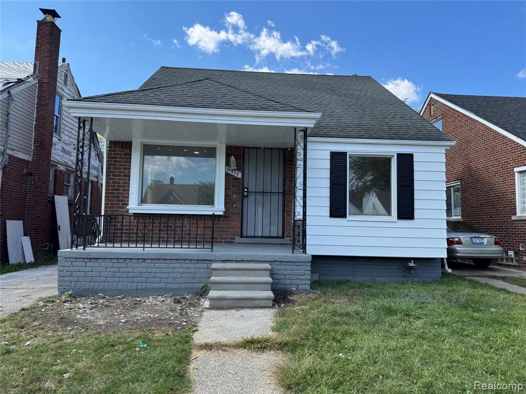 19395 FAIRPORT Street