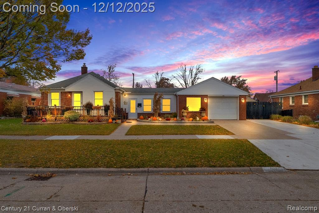 1052 MICHIGAN Boulevard