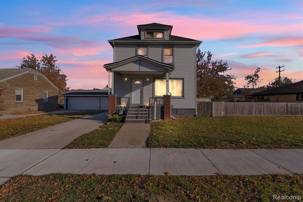 1566 University Avenue