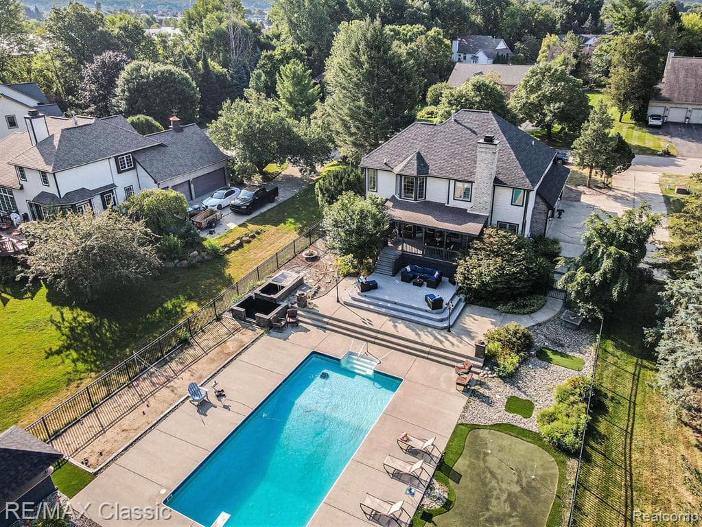 4020 Pine Ridge Court