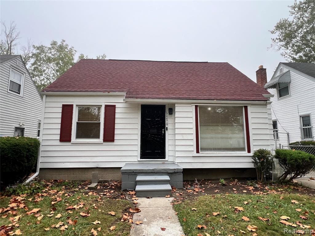 19445 Montrose Street