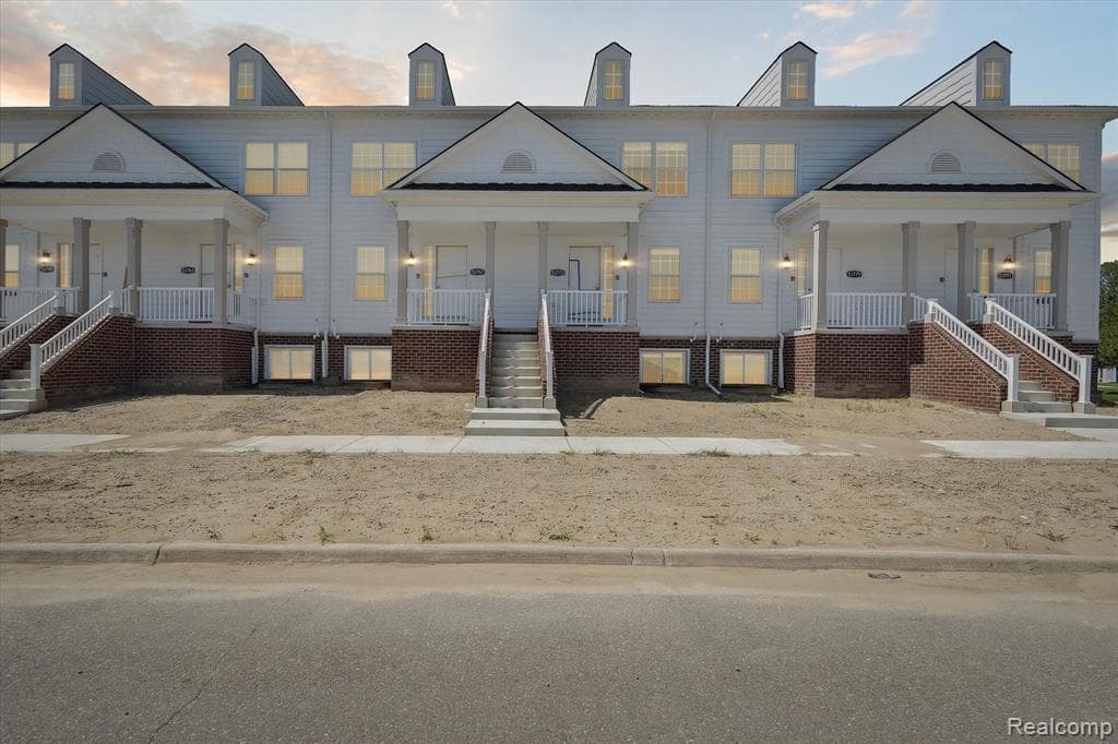 53761 CHAMPLAIN Street