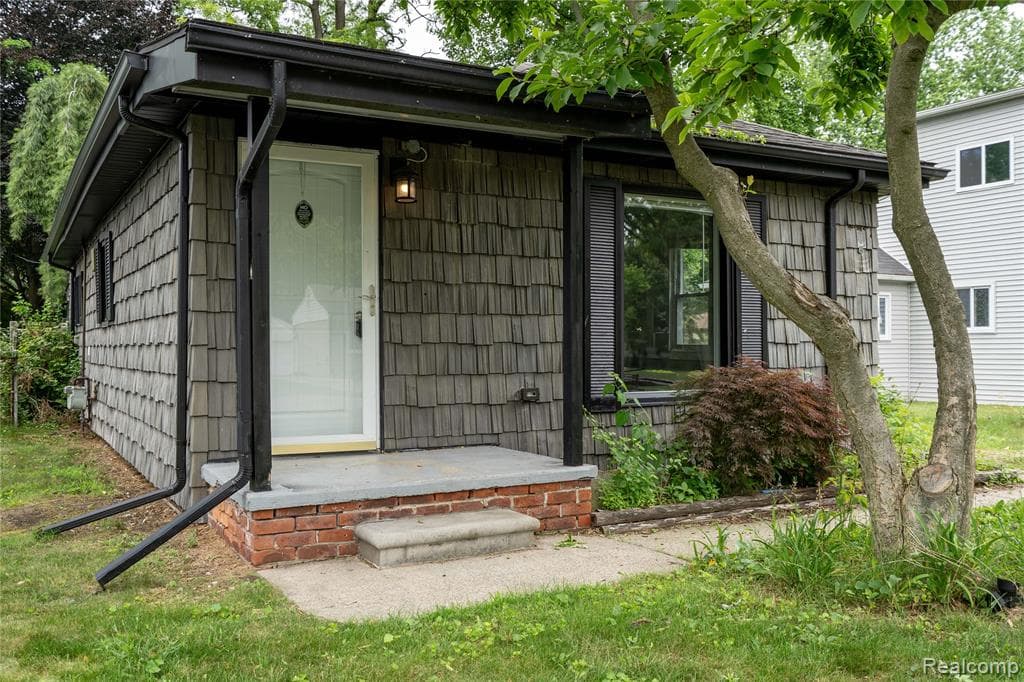 22051 Seminole Street