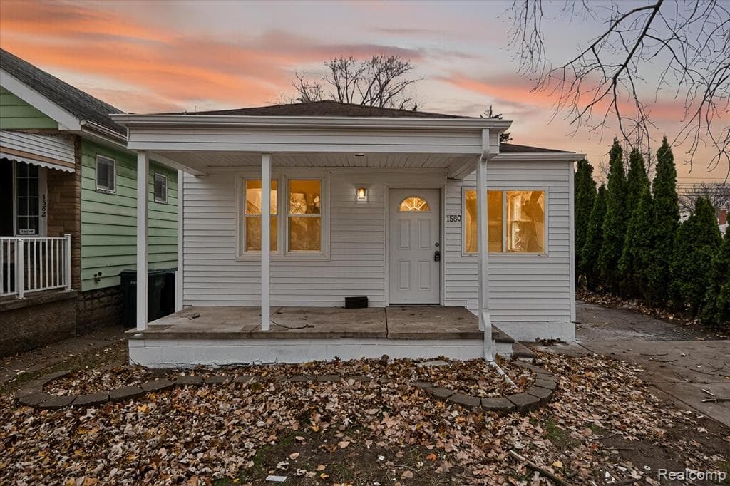 1580 Richmond Avenue