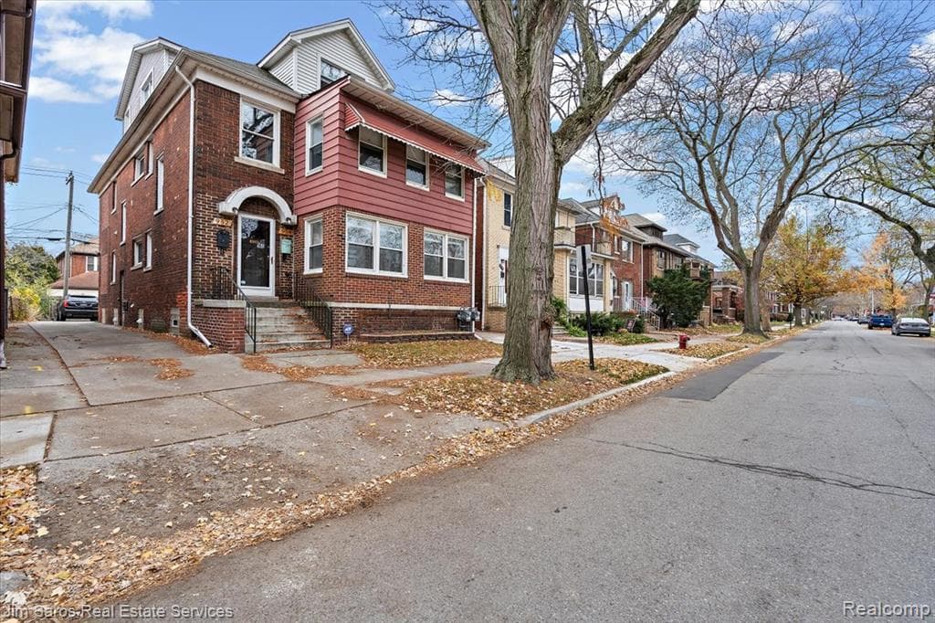 952 Beaconsfield Avenue