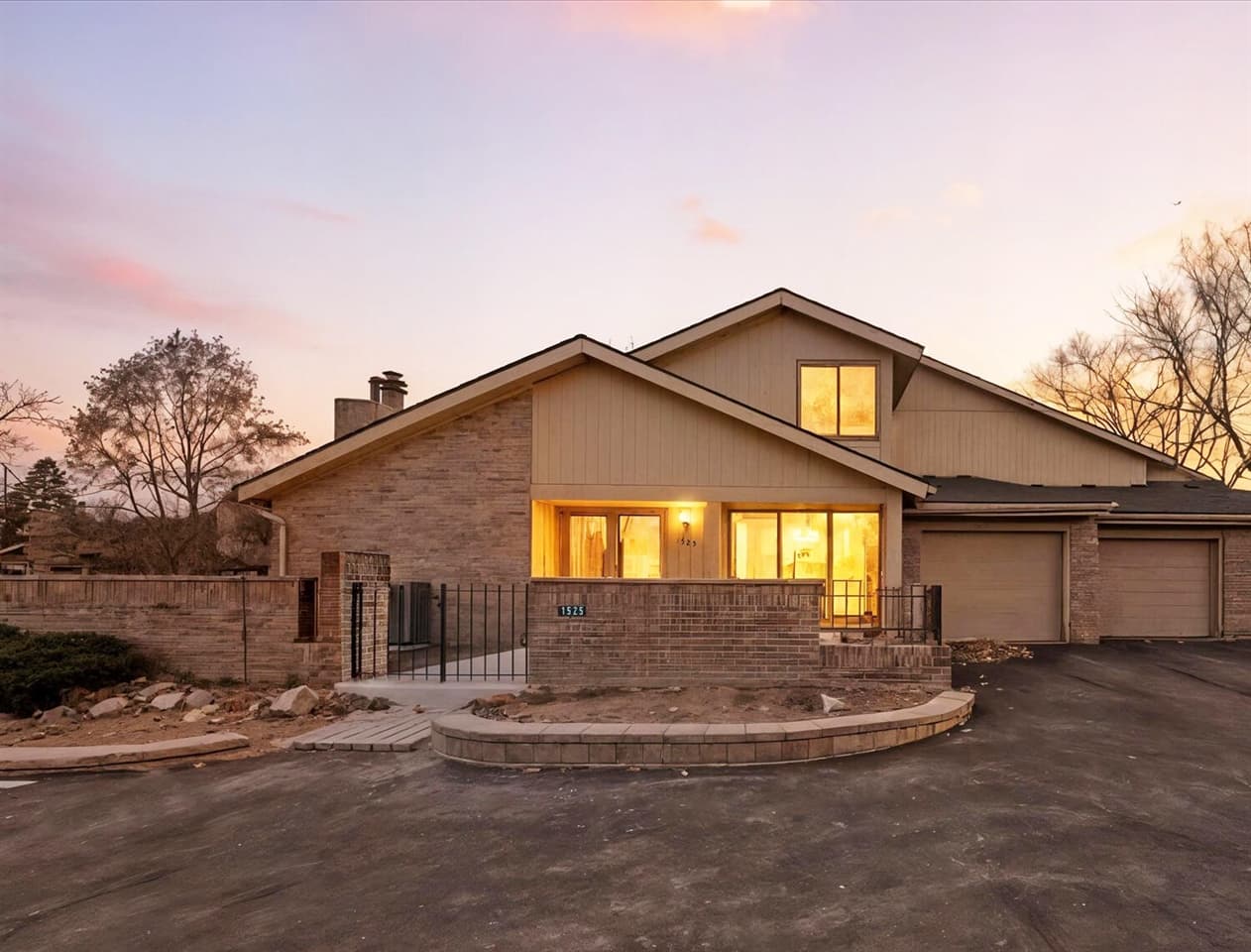 1525 S Hill Boulevard