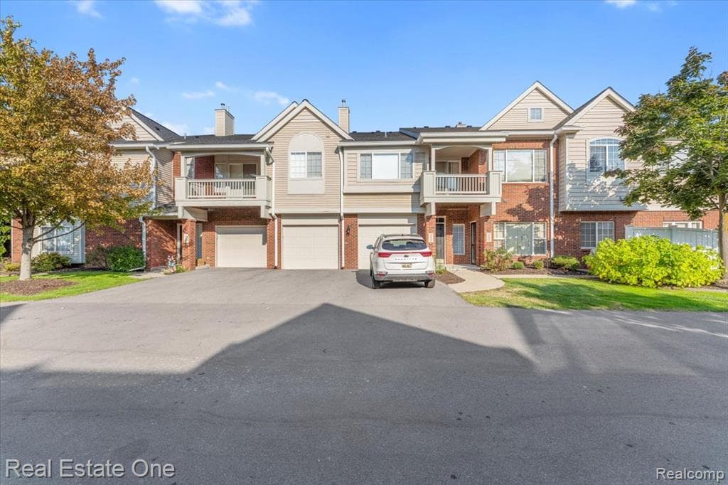 23046 Fairlane Boulevard 7