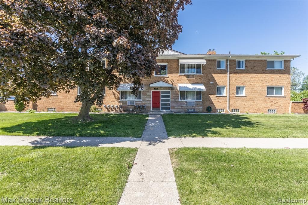 1909 Gardenia Avenue Unit 3