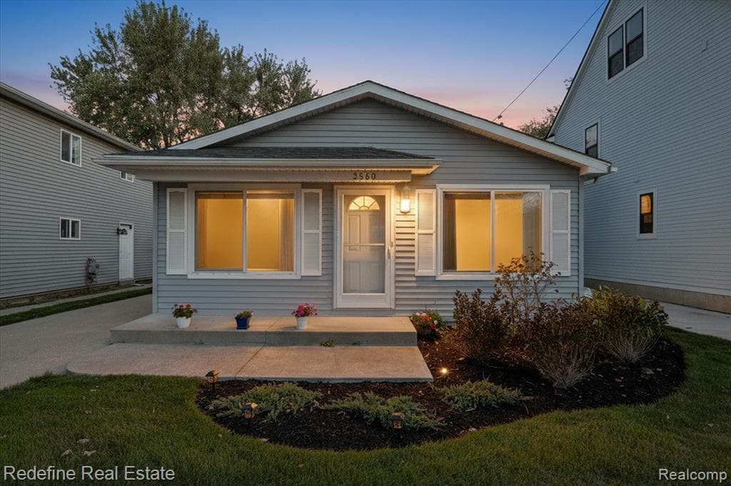 3560 Royal Avenue