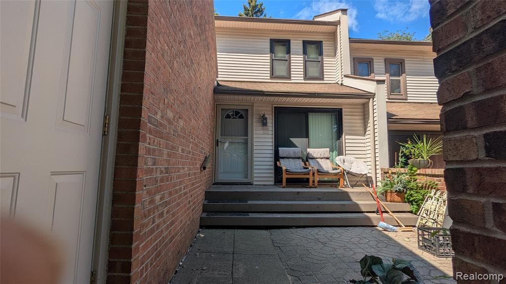 358 WILLOW GROVE Lane