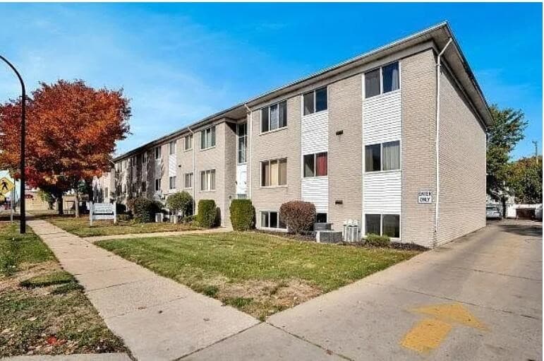 1250 W Nine Mile Road Unit: Apt 7