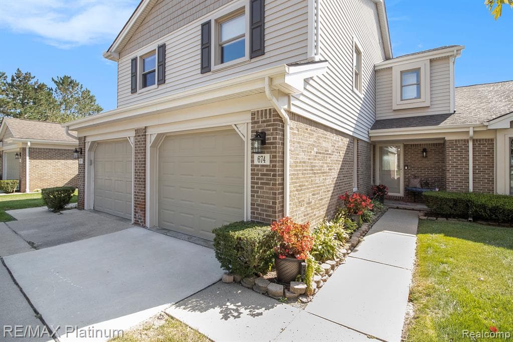 674 Summit Ridge Drive