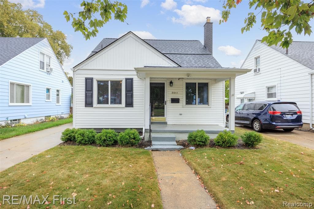 2011 E Hudson Avenue