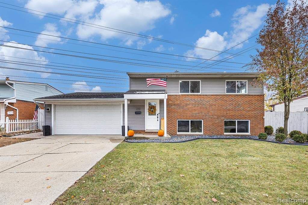 43752 Goldberg Drive