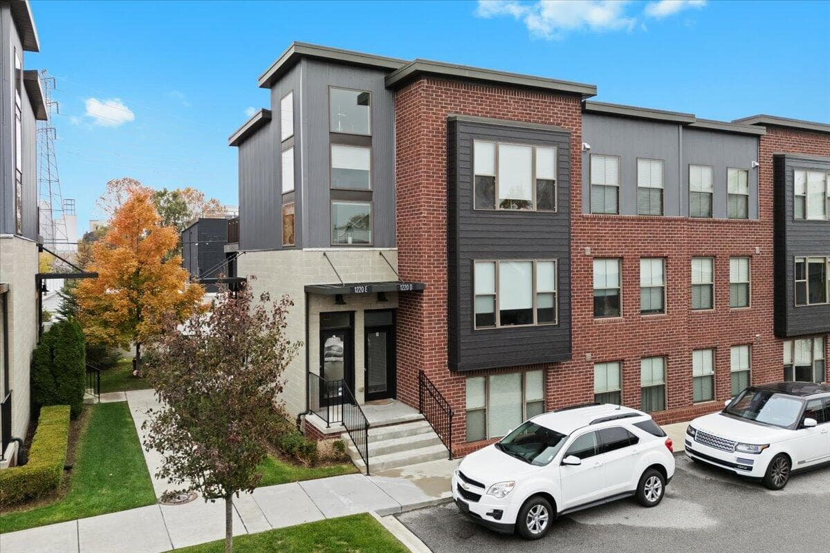 1220 Diamond Court E